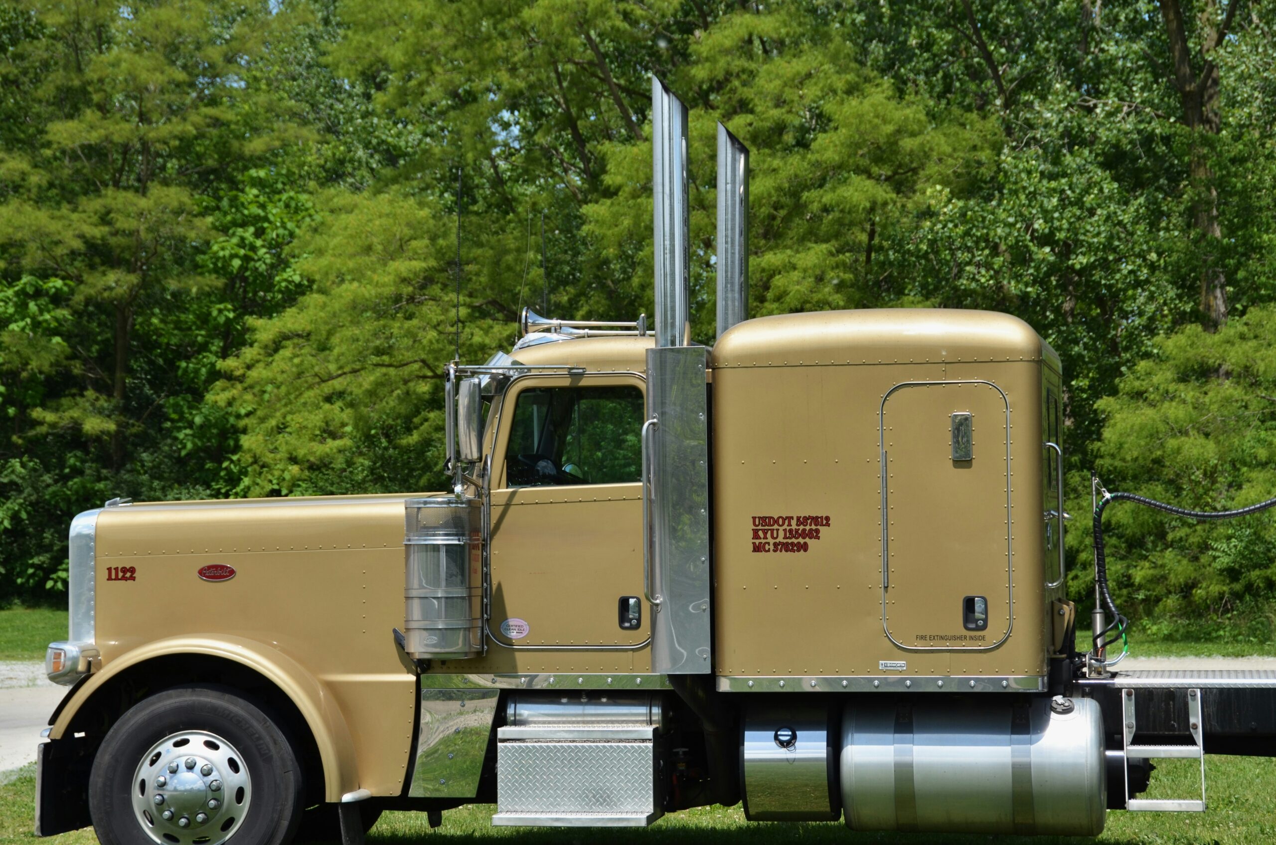 Churn-Risk AI Trucking: Spot Drivers Most Likely to Leave in Advance
